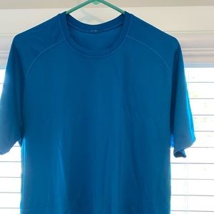 Lululemon workout shirt